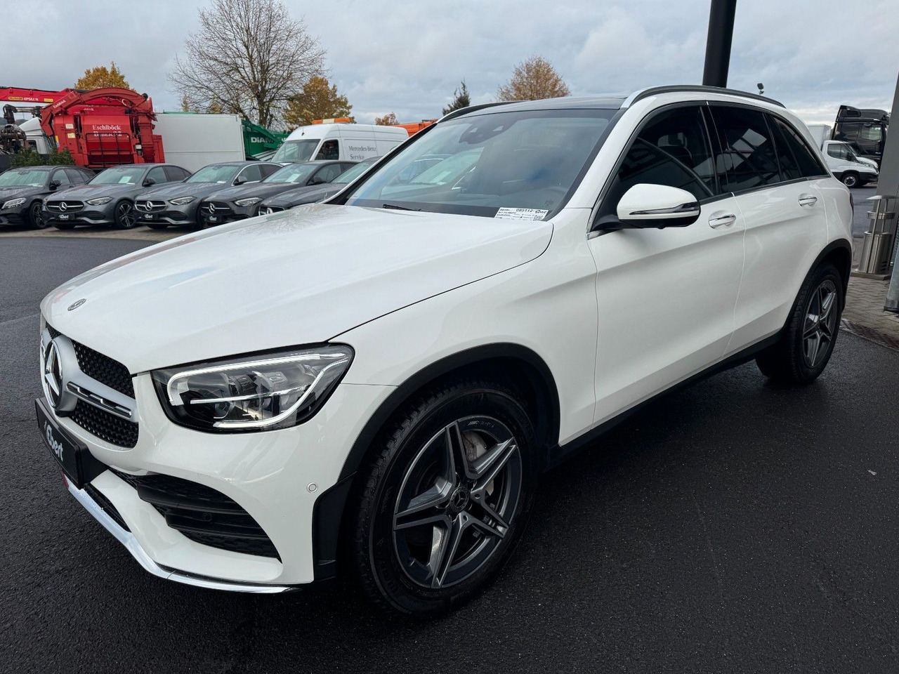 Mercedes-Benz GLC 200 4M AMG+Pano+Distr+StandH+AHK+360+HUD - Джип: снимка 3 Mercedes-Benz GLC 200 4M AMG+Pano+Distr+StandH+AHK+360+HUD - Джип: снимка 3