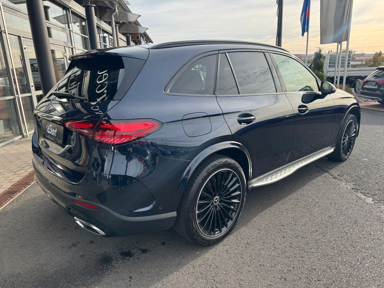 Mercedes-Benz GLC 300 4M+AMG+Pano+Burm+360+Memory - Джип: снимка 4 Mercedes-Benz GLC 300 4M+AMG+Pano+Burm+360+Memory - Джип: снимка 4