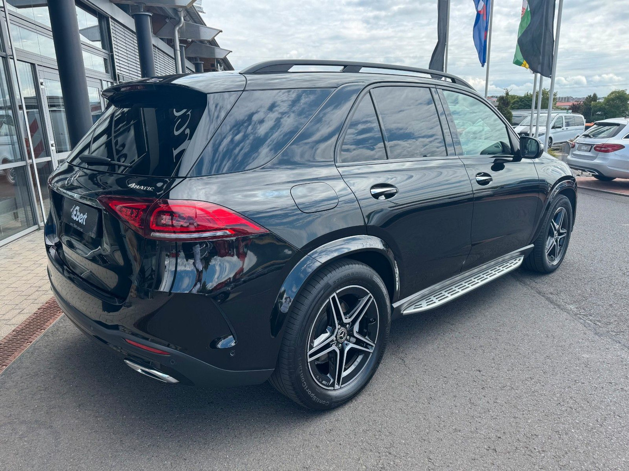 Mercedes-Benz GLE 350de 4M AMG+Pano+AHK+Burm+Distr++HUD+360+ - Джип: снимка 4 Mercedes-Benz GLE 350de 4M AMG+Pano+AHK+Burm+Distr++HUD+360+ - Джип: снимка 4