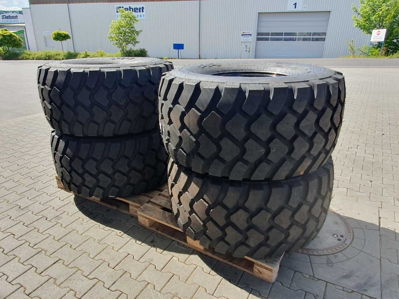 Mercedes-Benz Radlader Reifen mit Felge / NEU / lagernd - Комплект колела за Селскостопанска техника: снимка 5 Mercedes-Benz Radlader Reifen mit Felge / NEU / lagernd - Комплект колела за Селскостопанска техника: снимка 5