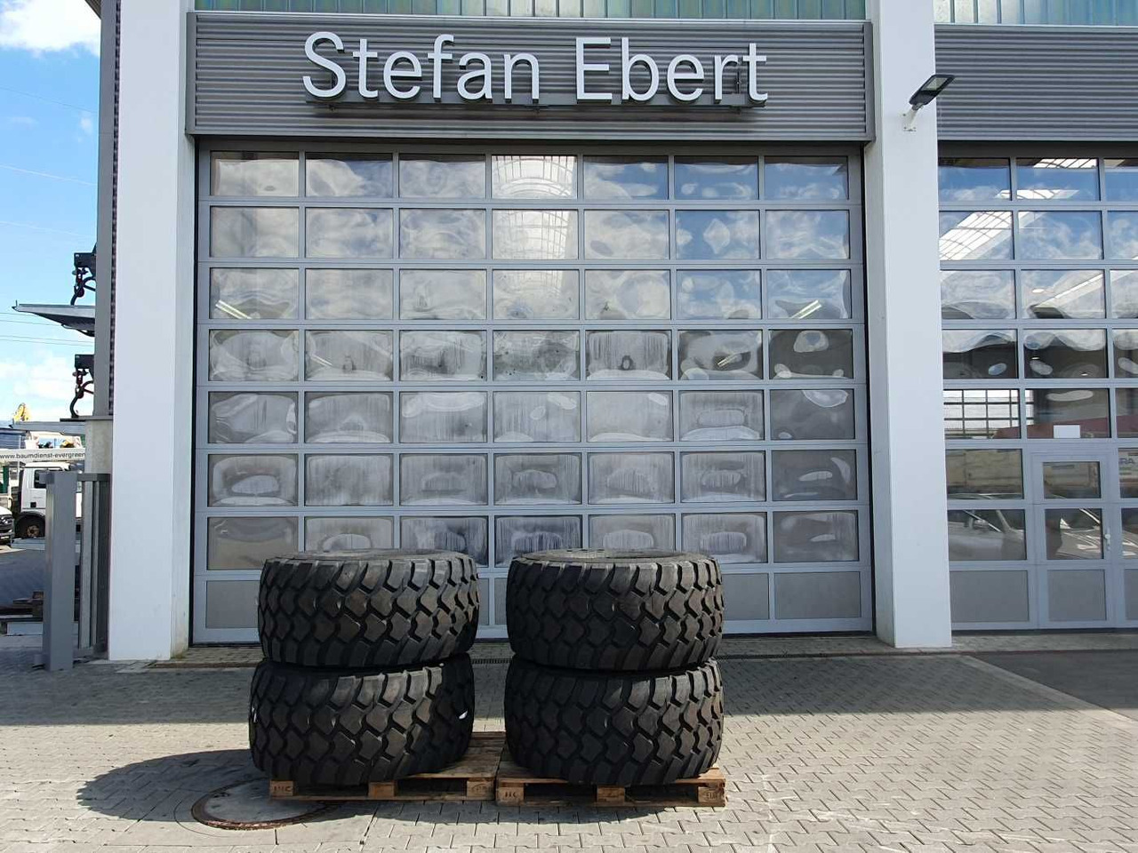 Mercedes-Benz Radlader Reifen mit Felge / NEU / lagernd - Комплект колела за Селскостопанска техника: снимка 1 Mercedes-Benz Radlader Reifen mit Felge / NEU / lagernd - Комплект колела за Селскостопанска техника: снимка 1