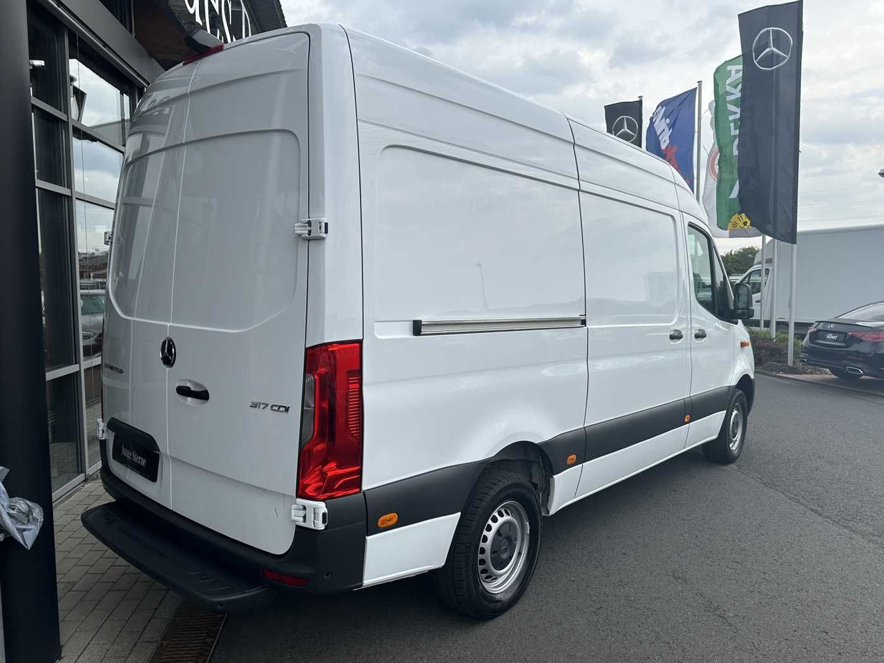 Mercedes-Benz Sprinter 317 CDI 3665 9G Klima 360 MBUX SHZ - Товарен бус: снимка 4 Mercedes-Benz Sprinter 317 CDI 3665 9G Klima 360 MBUX SHZ - Товарен бус: снимка 4