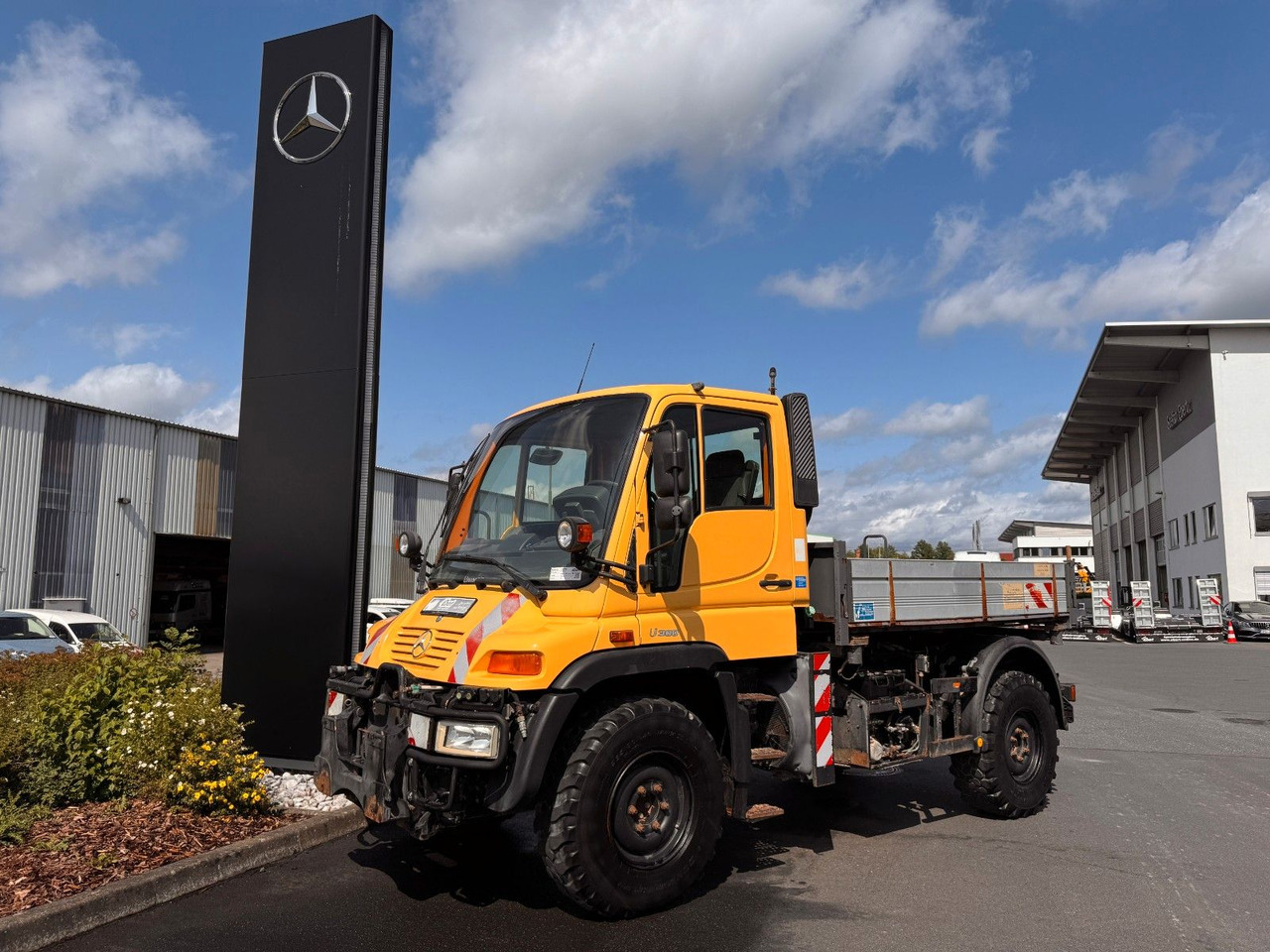 Mercedes-Benz Unimog U300 4x4 Vario-Pilot - Бордови бус: снимка 1 Mercedes-Benz Unimog U300 4x4 Vario-Pilot - Бордови бус: снимка 1