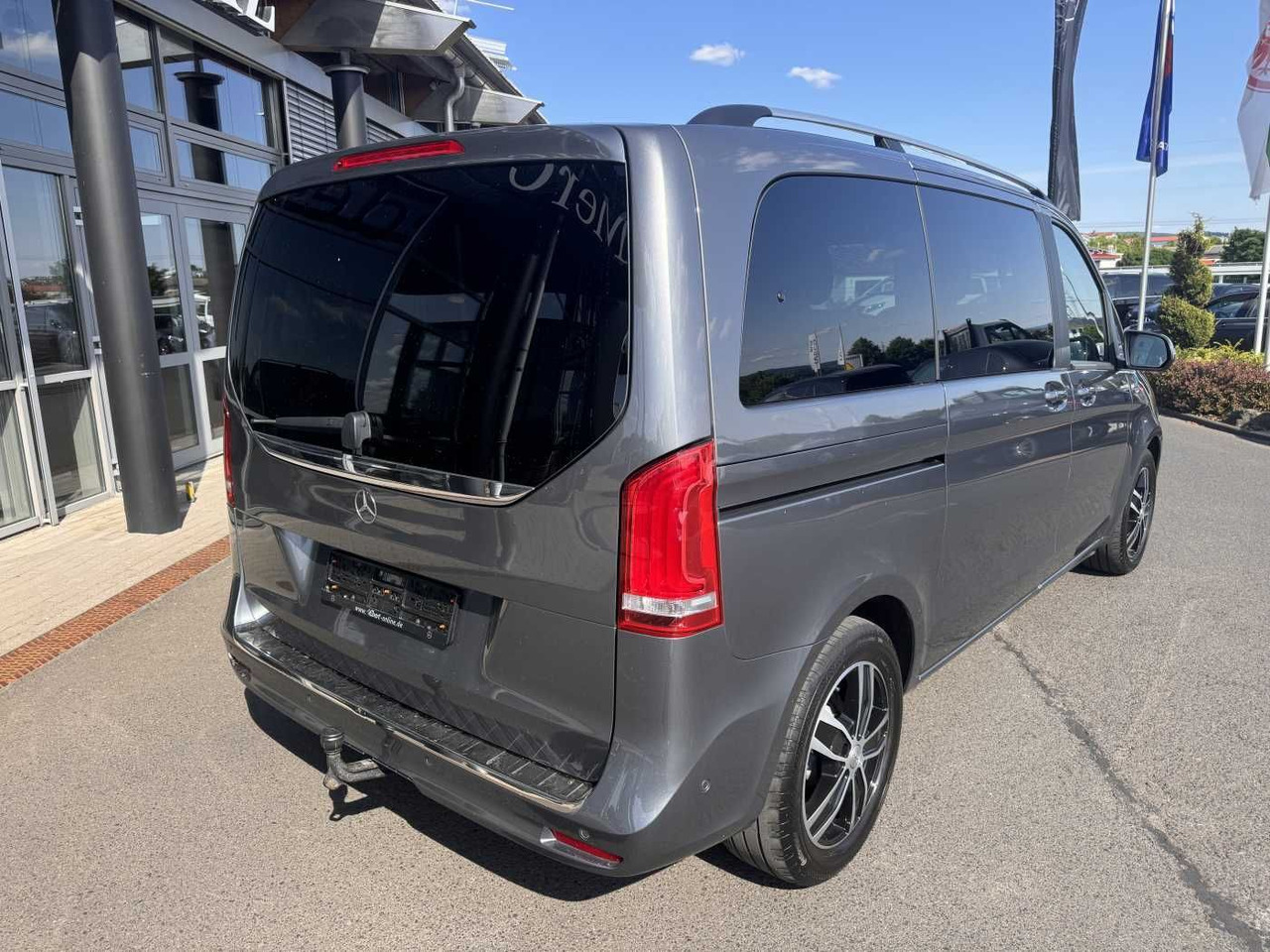 Mercedes-Benz V 220 d EDITION Liege-Paket AHK2,5 LED DAB MBUX - Лек автомобил: снимка 4 Mercedes-Benz V 220 d EDITION Liege-Paket AHK2,5 LED DAB MBUX - Лек автомобил: снимка 4
