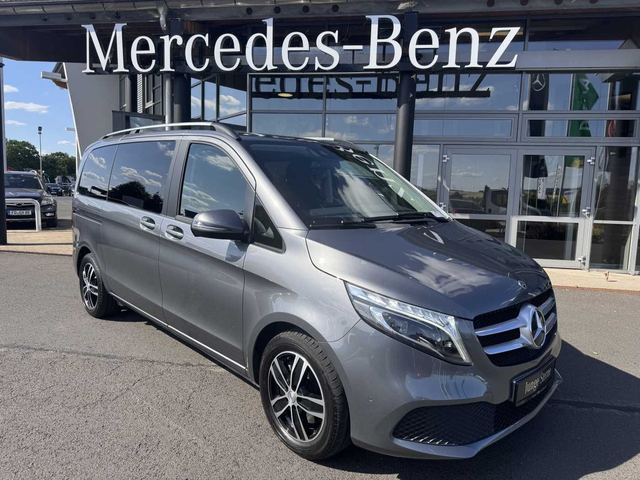 Mercedes-Benz V 220 d EDITION Liege-Paket AHK2,5 LED DAB MBUX - Лек автомобил: снимка 1 Mercedes-Benz V 220 d EDITION Liege-Paket AHK2,5 LED DAB MBUX - Лек автомобил: снимка 1