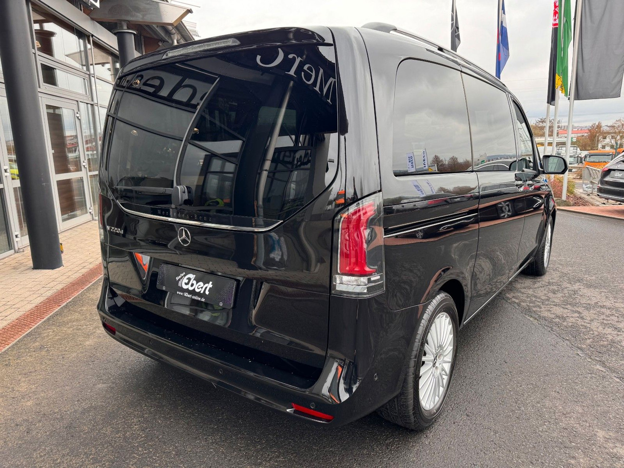 Mercedes-Benz V 220 d STYLE K Liege-Paket AHK2,5 DISTRONIC - Комби: снимка 4 Mercedes-Benz V 220 d STYLE K Liege-Paket AHK2,5 DISTRONIC - Комби: снимка 4