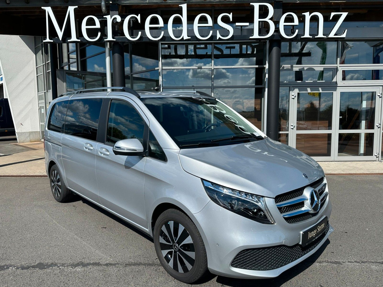 Mercedes-Benz V 250 EDITION 4MATIC Kompakt Liege-Paket AHK2,5t - Комби: снимка 1 Mercedes-Benz V 250 EDITION 4MATIC Kompakt Liege-Paket AHK2,5t - Комби: снимка 1