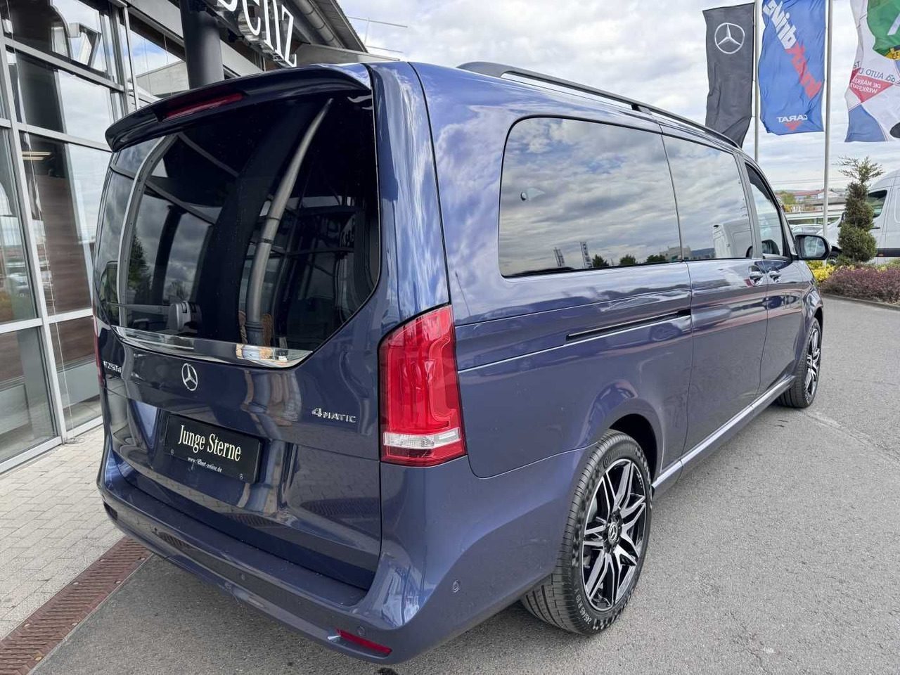 Mercedes-Benz V 250 d EDITION 4MATIC AMG DISTRONIC AHK Tisch - Пътнически бус: снимка 4 Mercedes-Benz V 250 d EDITION 4MATIC AMG DISTRONIC AHK Tisch - Пътнически бус: снимка 4