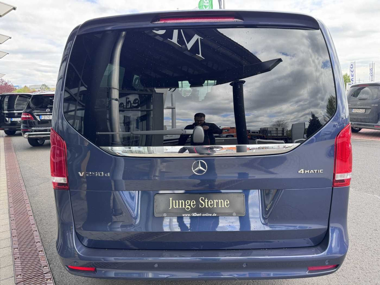 Mercedes-Benz V 250 d EDITION 4MATIC AMG DISTRONIC AHK Tisch - Пътнически бус: снимка 5 Mercedes-Benz V 250 d EDITION 4MATIC AMG DISTRONIC AHK Tisch - Пътнически бус: снимка 5