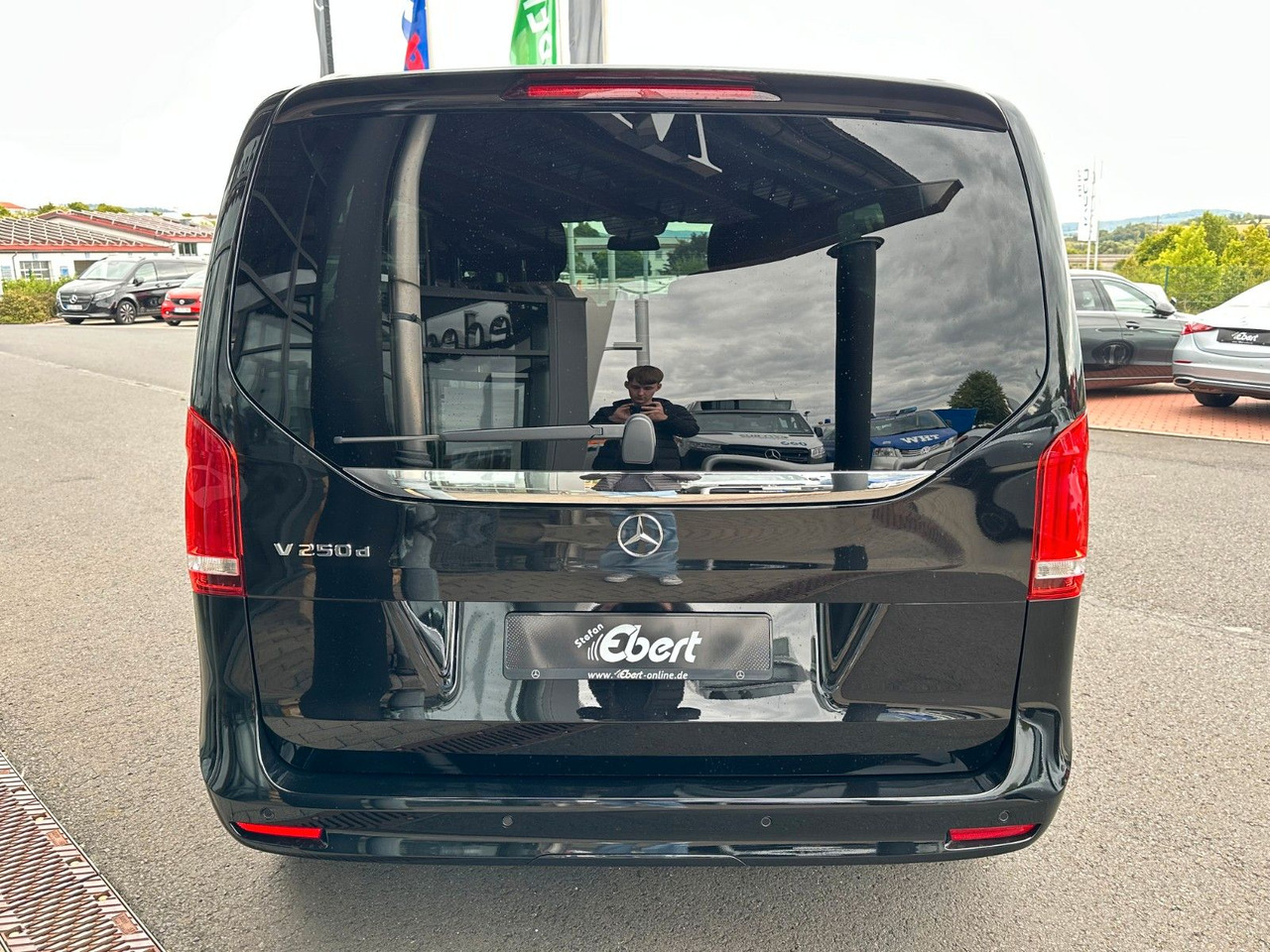 Mercedes-Benz V 250 d EDITION AMG Kompakt ILS elektr Türen - Пътнически бус: снимка 5 Mercedes-Benz V 250 d EDITION AMG Kompakt ILS elektr Türen - Пътнически бус: снимка 5