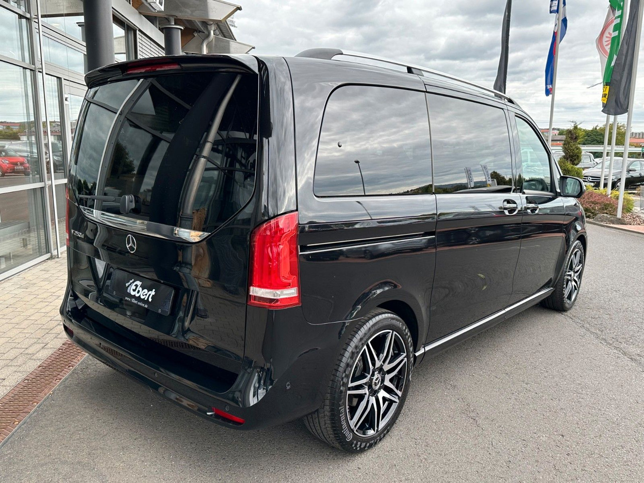 Mercedes-Benz V 250 d EDITION AMG Kompakt ILS elektr Türen - Комби: снимка 4 Mercedes-Benz V 250 d EDITION AMG Kompakt ILS elektr Türen - Комби: снимка 4