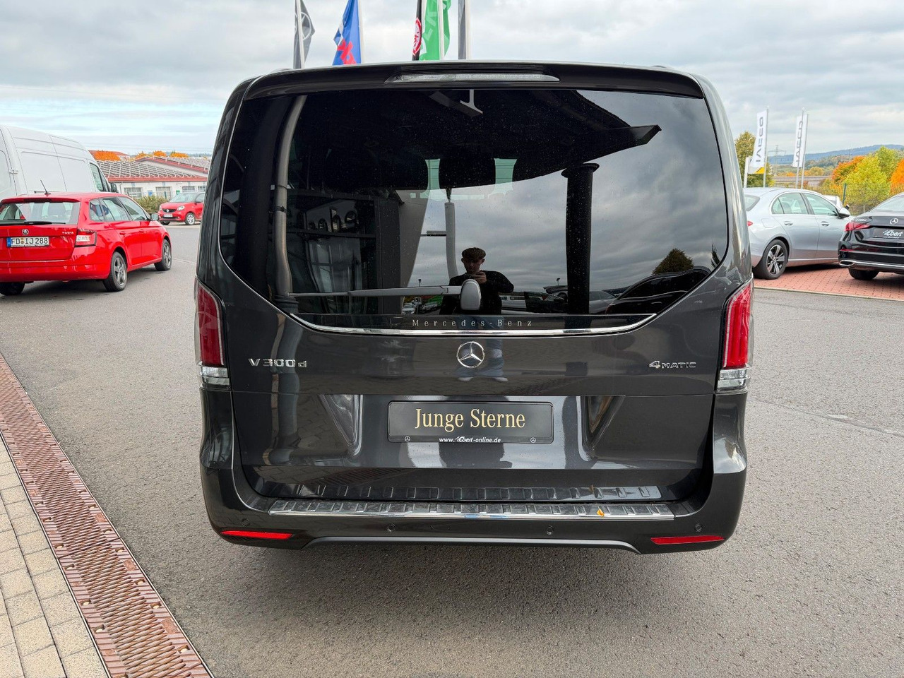 Mercedes-Benz V 300 d 4MATIC EXCLUSIVE AMG Panorama Standheiz - Пътнически бус: снимка 5 Mercedes-Benz V 300 d 4MATIC EXCLUSIVE AMG Panorama Standheiz - Пътнически бус: снимка 5