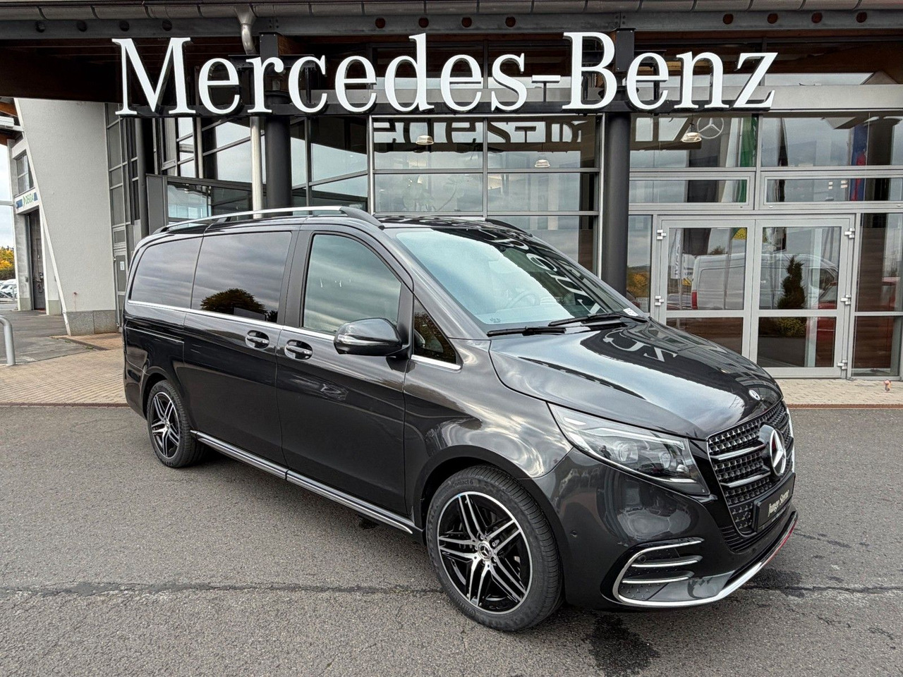 Mercedes-Benz V 300 d 4MATIC EXCLUSIVE AMG Panorama Standheiz - Пътнически бус: снимка 1 Mercedes-Benz V 300 d 4MATIC EXCLUSIVE AMG Panorama Standheiz - Пътнически бус: снимка 1