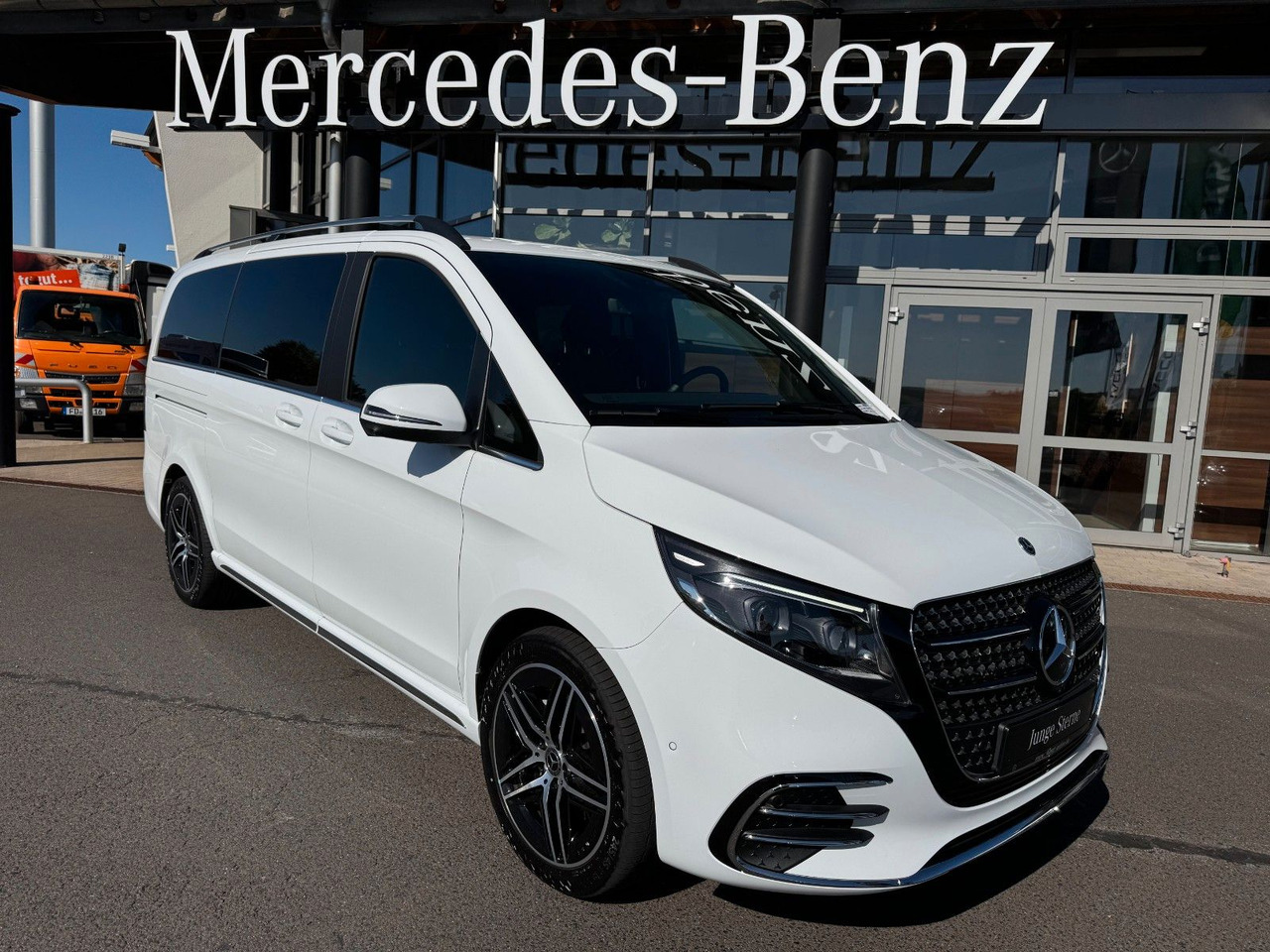 Mercedes-Benz V 300 d 4MATIC EXCLUSIVE AMG Tische AHK2,5to - Комби: снимка 1 Mercedes-Benz V 300 d 4MATIC EXCLUSIVE AMG Tische AHK2,5to - Комби: снимка 1