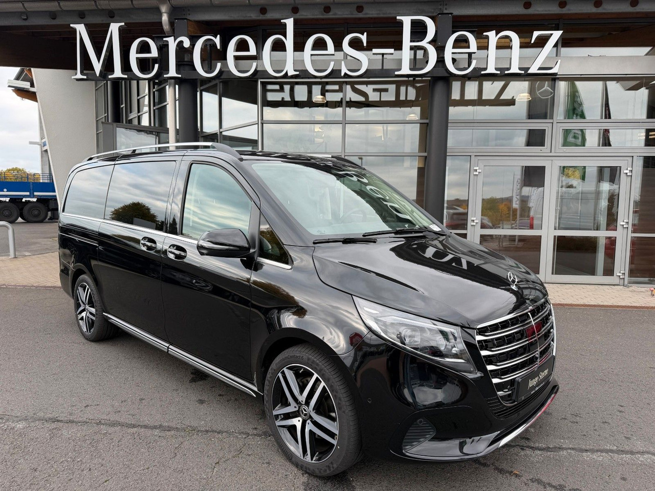 Mercedes-Benz V 300 d 4MATIC EXCLUSIVE Luxus-Sitze AHK2,5to - Комби: снимка 1 Mercedes-Benz V 300 d 4MATIC EXCLUSIVE Luxus-Sitze AHK2,5to - Комби: снимка 1
