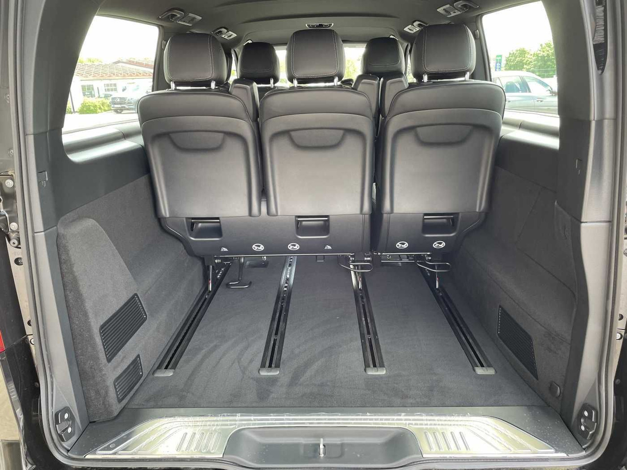 Mercedes-Benz V 300 d AVA 4MATIC AMG Kühlschrank AIRMATIC - Комби: снимка 5 Mercedes-Benz V 300 d AVA 4MATIC AMG Kühlschrank AIRMATIC - Комби: снимка 5