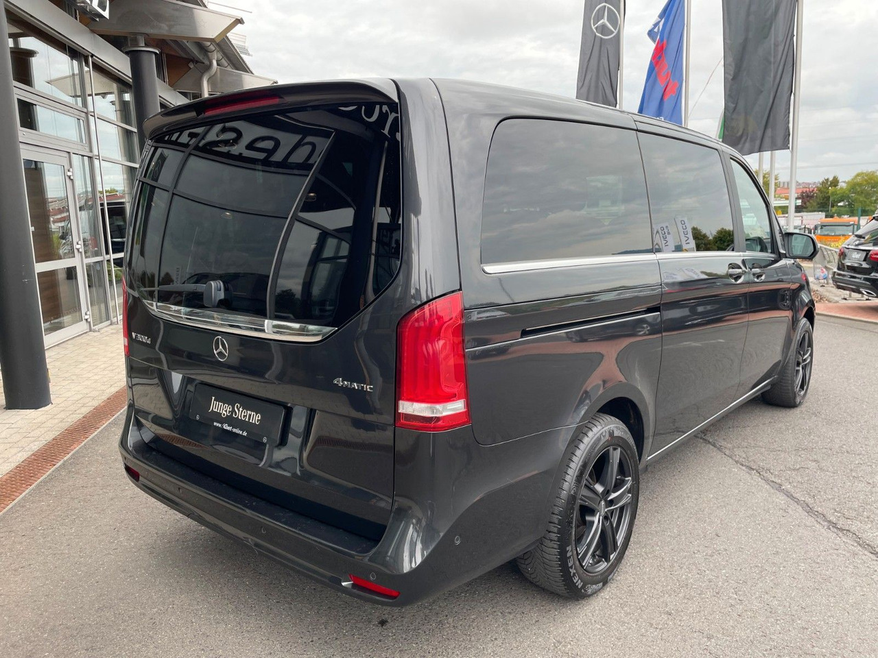 Mercedes-Benz V 300 d AVA ED 4MATIC Sitzklima Burmester 6Sitze - Комби: снимка 4 Mercedes-Benz V 300 d AVA ED 4MATIC Sitzklima Burmester 6Sitze - Комби: снимка 4