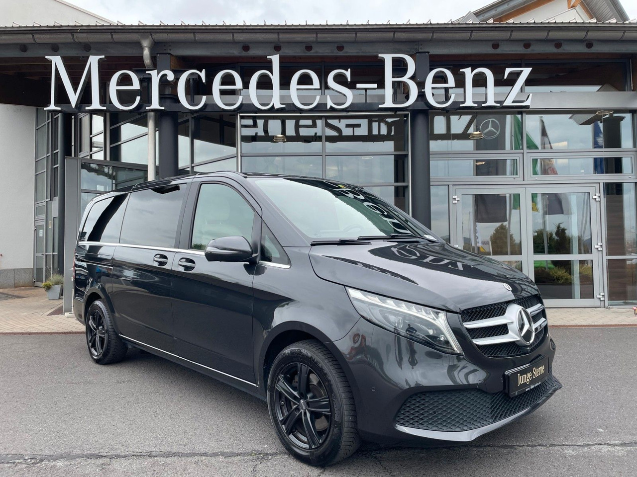 Mercedes-Benz V 300 d AVA ED 4MATIC Sitzklima Burmester 6Sitze - Комби: снимка 1 Mercedes-Benz V 300 d AVA ED 4MATIC Sitzklima Burmester 6Sitze - Комби: снимка 1