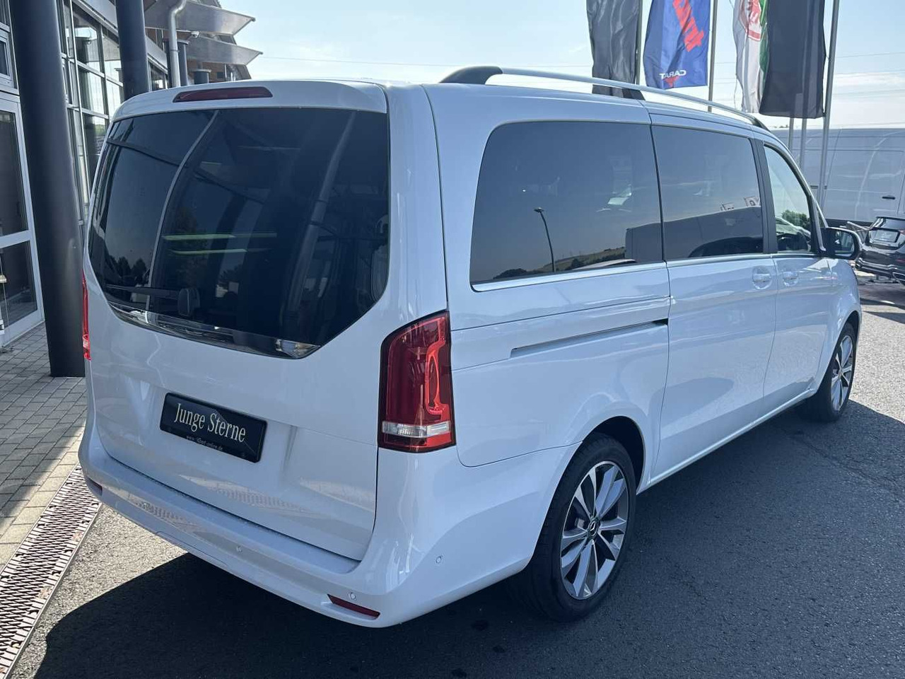 Mercedes-Benz V 300 d AVA ED 6Sitze Burmester 360Kamera el Tür - Лек автомобил: снимка 4 Mercedes-Benz V 300 d AVA ED 6Sitze Burmester 360Kamera el Tür - Лек автомобил: снимка 4