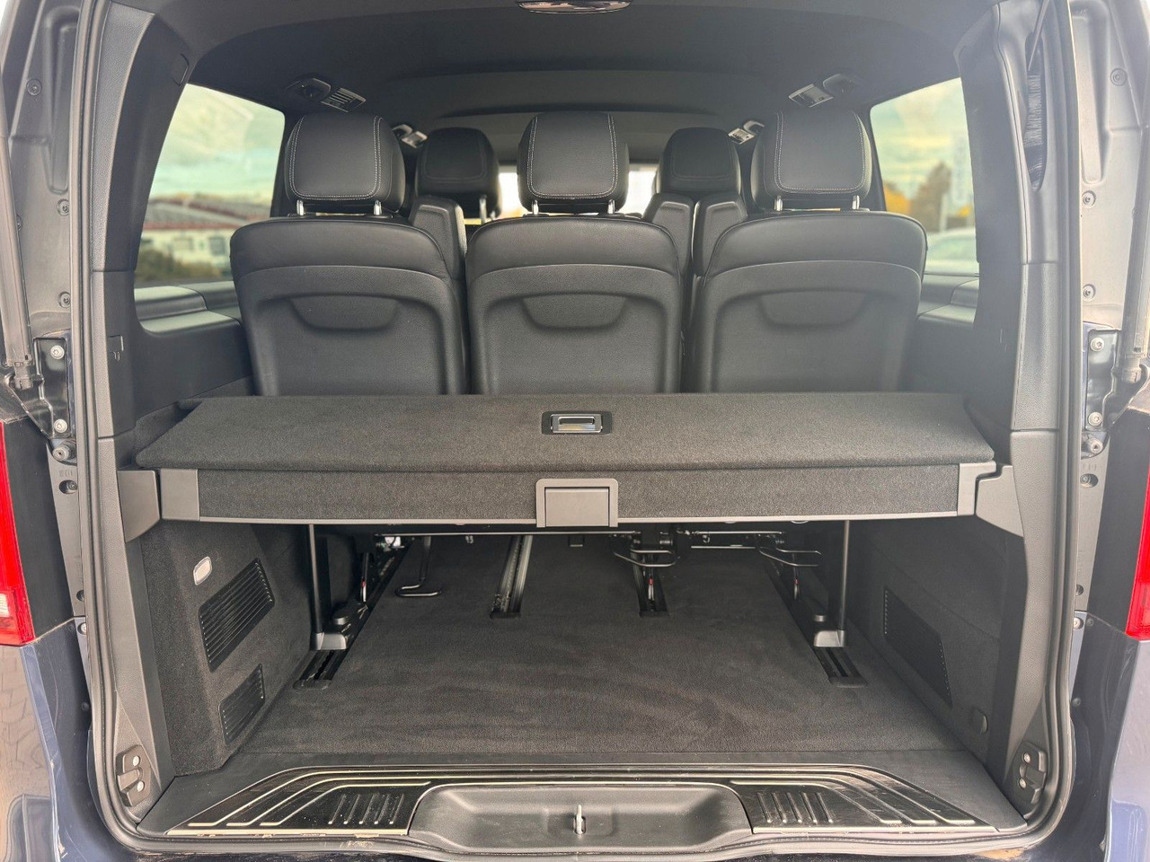 Лизинг на Mercedes-Benz V 300 d AVA ED AMG AHK2,5to DISTRONIC Mercedes-Benz V 300 d AVA ED AMG AHK2,5to DISTRONIC: снимка 21 Лизинг на Mercedes-Benz V 300 d AVA ED AMG AHK2,5to DISTRONIC Mercedes-Benz V 300 d AVA ED AMG AHK2,5to DISTRONIC: снимка 21