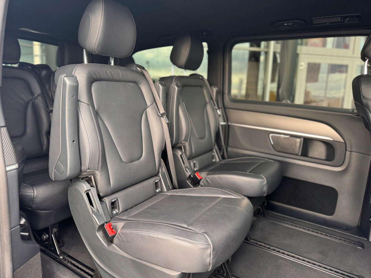 Лизинг на Mercedes-Benz V 300 d AVA ED AMG AHK2,5to DISTRONIC Mercedes-Benz V 300 d AVA ED AMG AHK2,5to DISTRONIC: снимка 22 Лизинг на Mercedes-Benz V 300 d AVA ED AMG AHK2,5to DISTRONIC Mercedes-Benz V 300 d AVA ED AMG AHK2,5to DISTRONIC: снимка 22