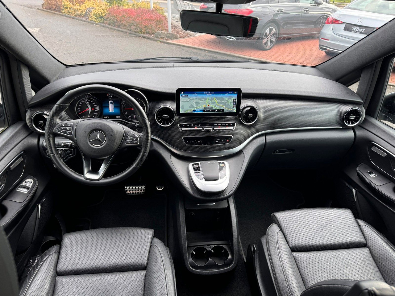 Лизинг на Mercedes-Benz V 300 d AVA ED AMG AHK2,5to DISTRONIC Mercedes-Benz V 300 d AVA ED AMG AHK2,5to DISTRONIC: снимка 13 Лизинг на Mercedes-Benz V 300 d AVA ED AMG AHK2,5to DISTRONIC Mercedes-Benz V 300 d AVA ED AMG AHK2,5to DISTRONIC: снимка 13