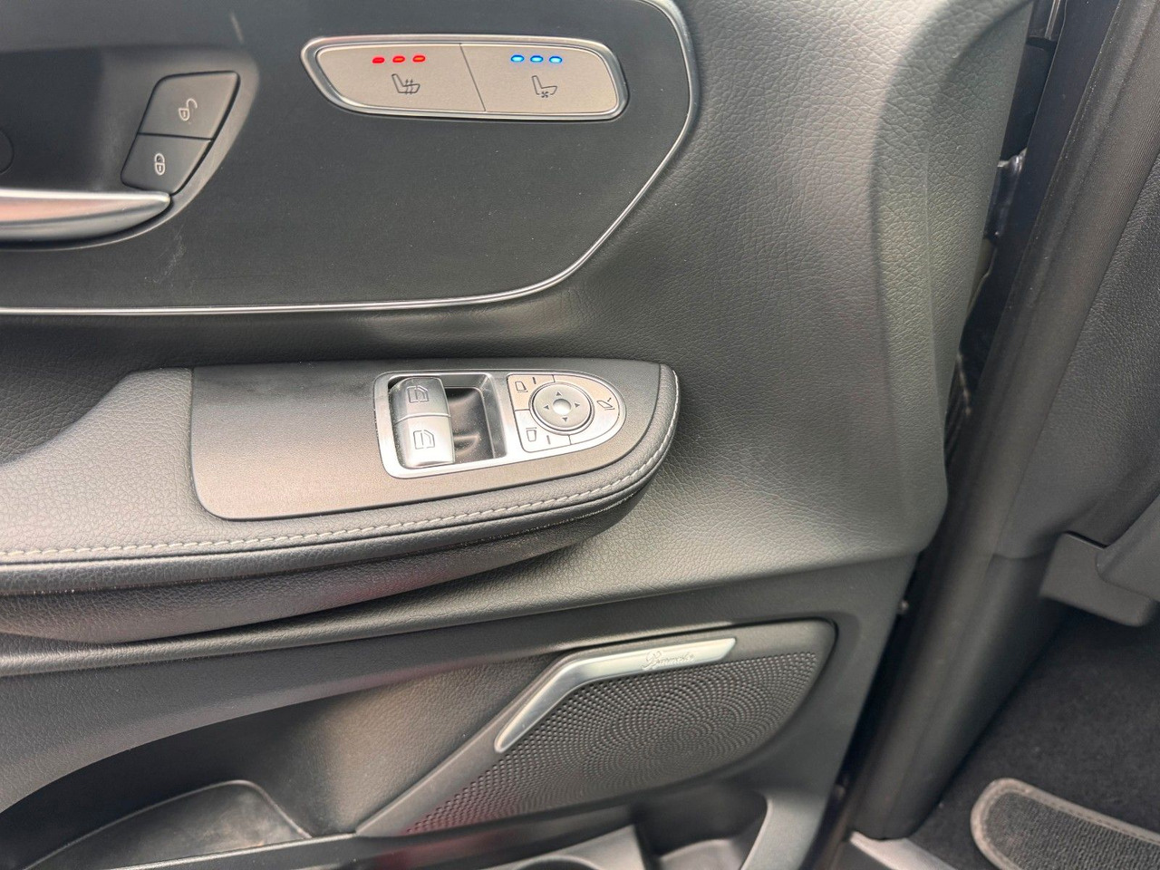 Лизинг на Mercedes-Benz V 300 d AVA ED AMG AHK2,5to DISTRONIC Mercedes-Benz V 300 d AVA ED AMG AHK2,5to DISTRONIC: снимка 19 Лизинг на Mercedes-Benz V 300 d AVA ED AMG AHK2,5to DISTRONIC Mercedes-Benz V 300 d AVA ED AMG AHK2,5to DISTRONIC: снимка 19