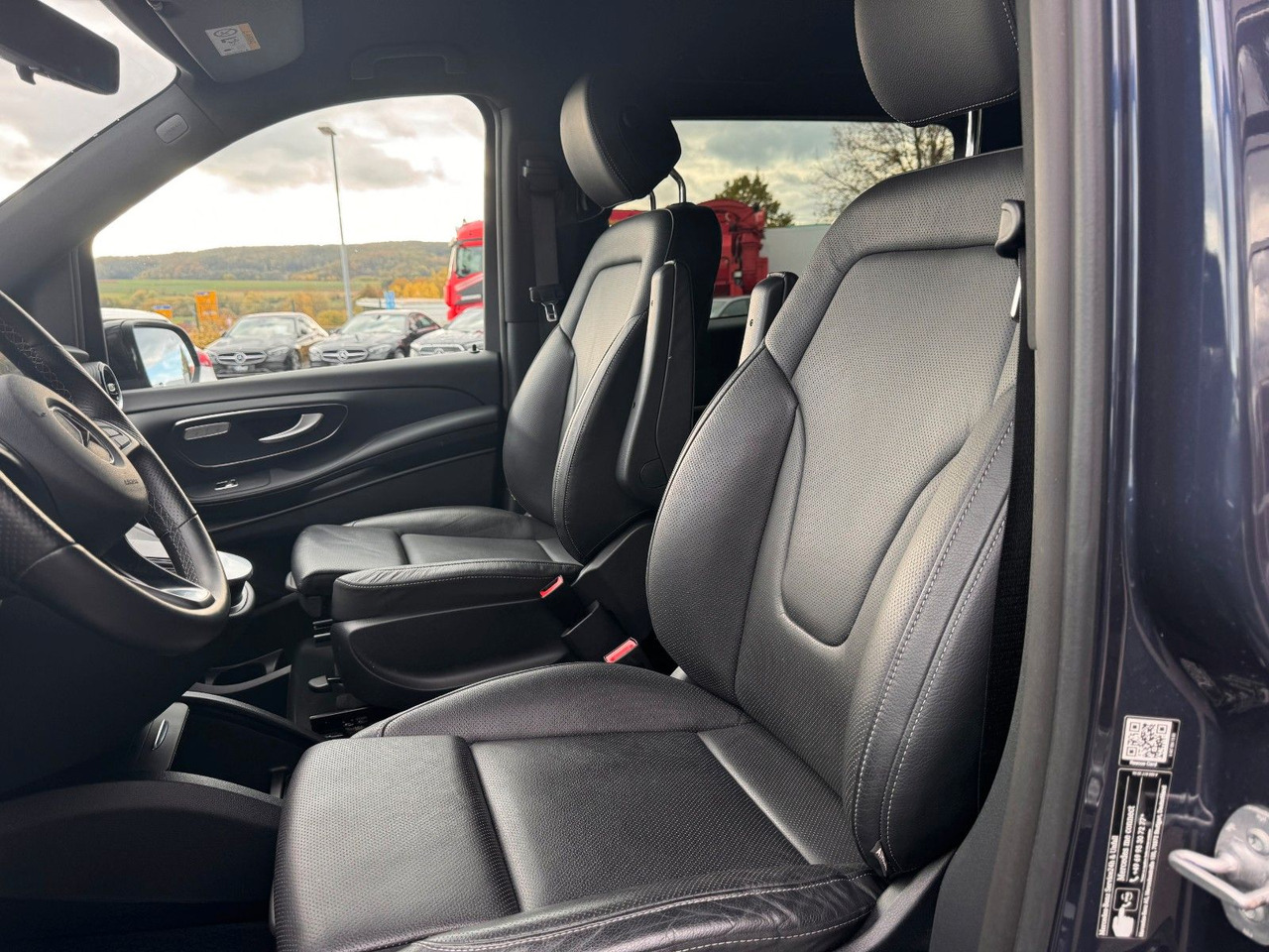 Лизинг на Mercedes-Benz V 300 d AVA ED AMG AHK2,5to DISTRONIC Mercedes-Benz V 300 d AVA ED AMG AHK2,5to DISTRONIC: снимка 14 Лизинг на Mercedes-Benz V 300 d AVA ED AMG AHK2,5to DISTRONIC Mercedes-Benz V 300 d AVA ED AMG AHK2,5to DISTRONIC: снимка 14