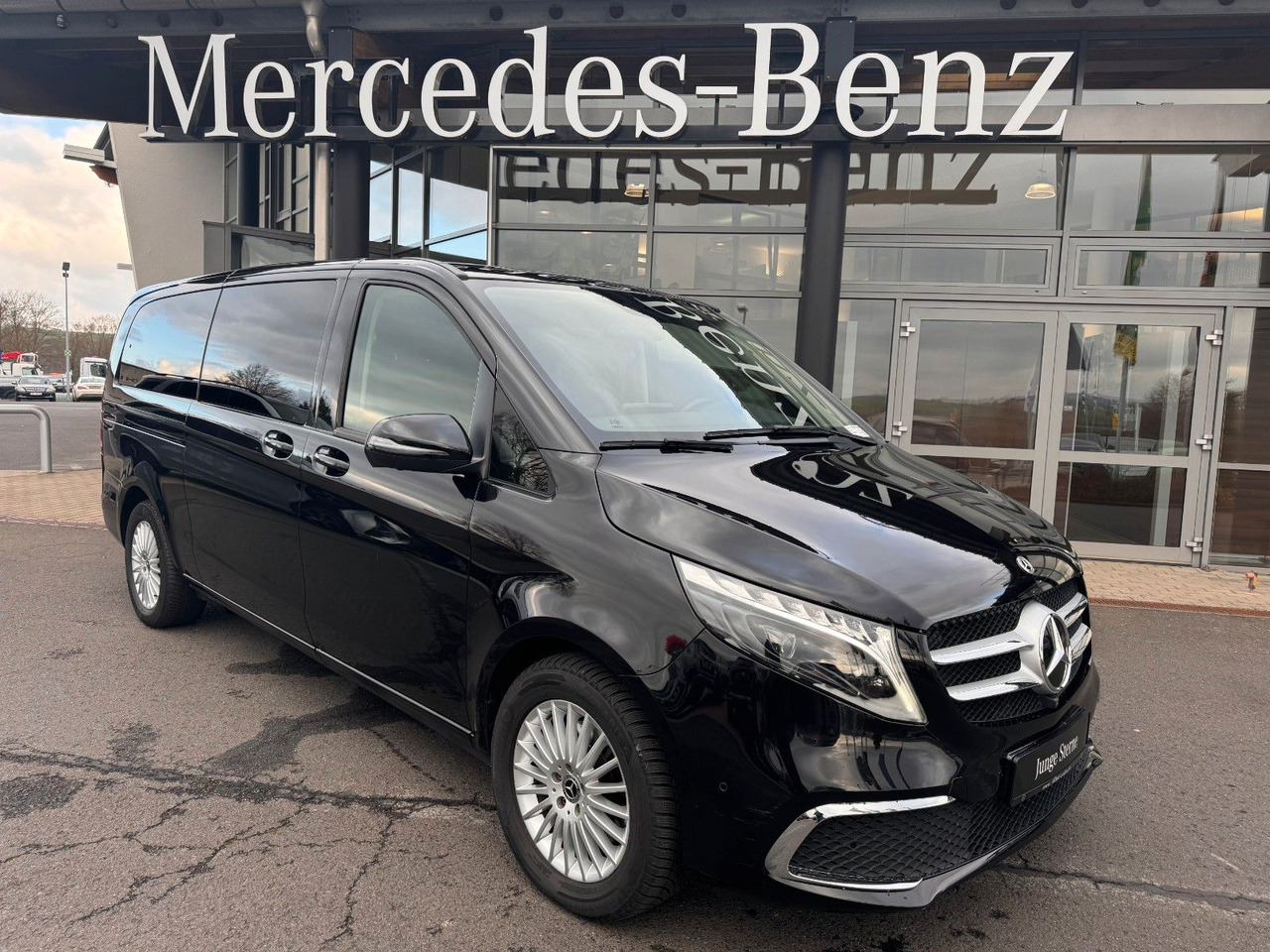 Mercedes-Benz V 300 d AVA Extralang 4MATIC AHK Stdh DISTRONIC - Комби: снимка 1 Mercedes-Benz V 300 d AVA Extralang 4MATIC AHK Stdh DISTRONIC - Комби: снимка 1