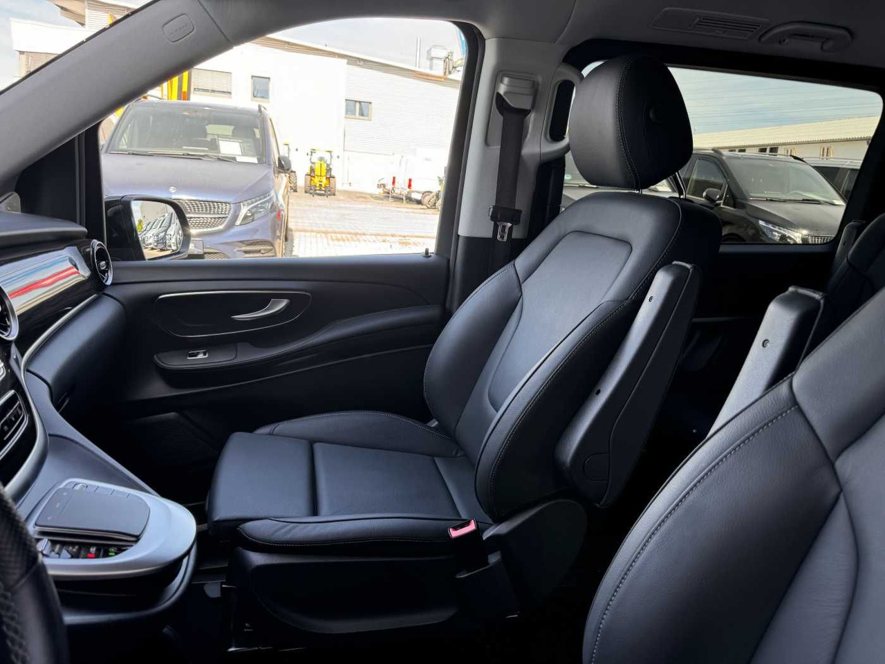 Лизинг на  Mercedes-Benz V 300 d AVA Extralang AIRMATIC Standheiz 360Kam Mercedes-Benz V 300 d AVA Extralang AIRMATIC Standheiz 360Kam: снимка 10
