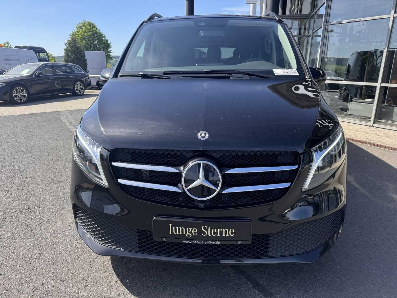 Mercedes-Benz V 300 d AVA Extralang AIRMATIC Standheiz 360Kam - Пътнически бус: снимка 2 Mercedes-Benz V 300 d AVA Extralang AIRMATIC Standheiz 360Kam - Пътнически бус: снимка 2