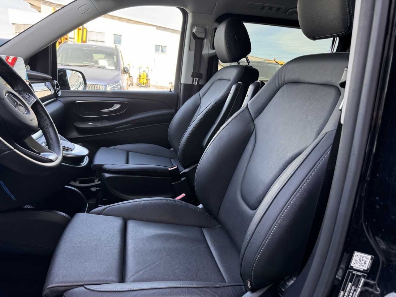 Лизинг на  Mercedes-Benz V 300 d AVA Extralang AIRMATIC Standheiz 360Kam Mercedes-Benz V 300 d AVA Extralang AIRMATIC Standheiz 360Kam: снимка 9
