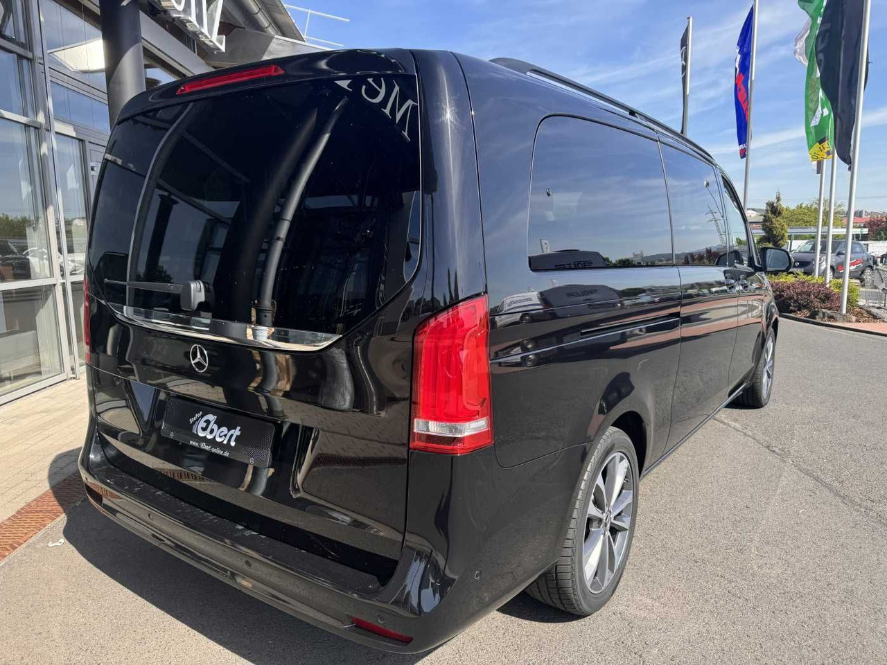 Mercedes-Benz V 300 d AVA Extralang AIRMATIC Standheiz 360Kam - Пътнически бус: снимка 4 Mercedes-Benz V 300 d AVA Extralang AIRMATIC Standheiz 360Kam - Пътнически бус: снимка 4