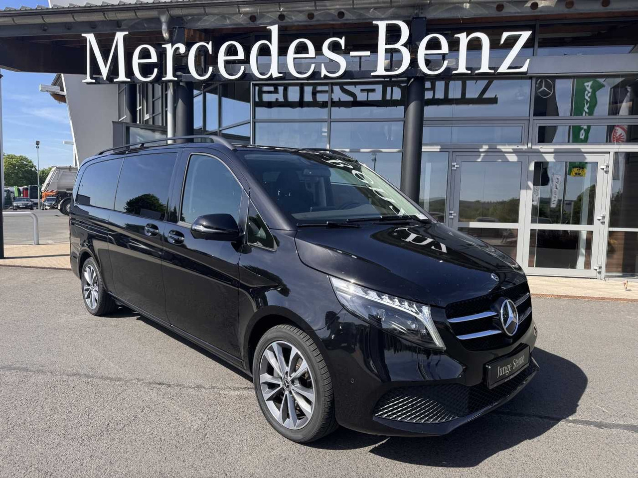Mercedes-Benz V 300 d AVA Extralang AIRMATIC Standheiz 360Kam - Пътнически бус: снимка 1 Mercedes-Benz V 300 d AVA Extralang AIRMATIC Standheiz 360Kam - Пътнически бус: снимка 1
