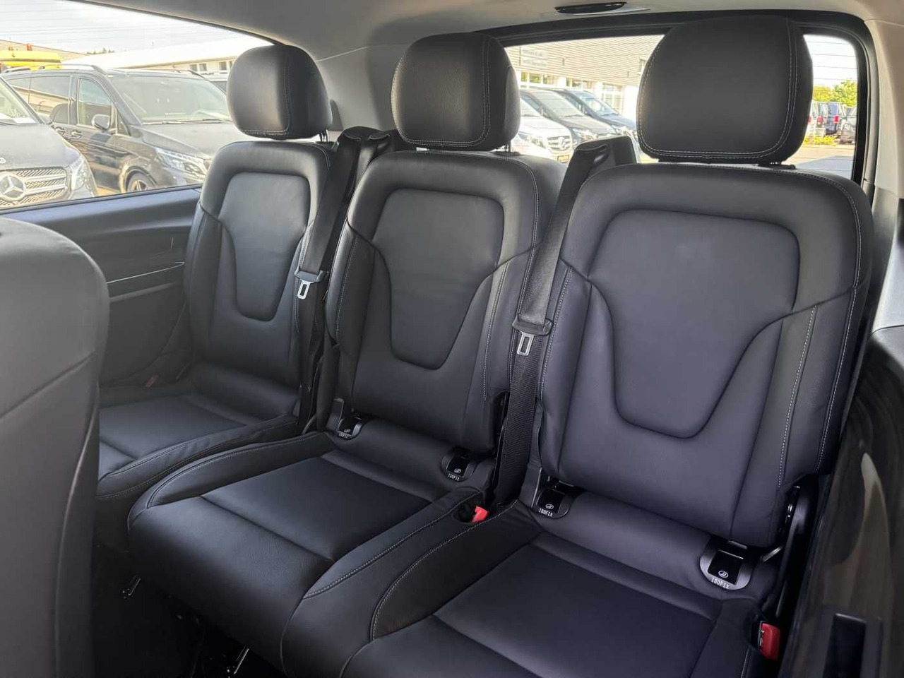 Лизинг на  Mercedes-Benz V 300 d AVA Extralang AIRMATIC Standheiz 360Kam Mercedes-Benz V 300 d AVA Extralang AIRMATIC Standheiz 360Kam: снимка 7