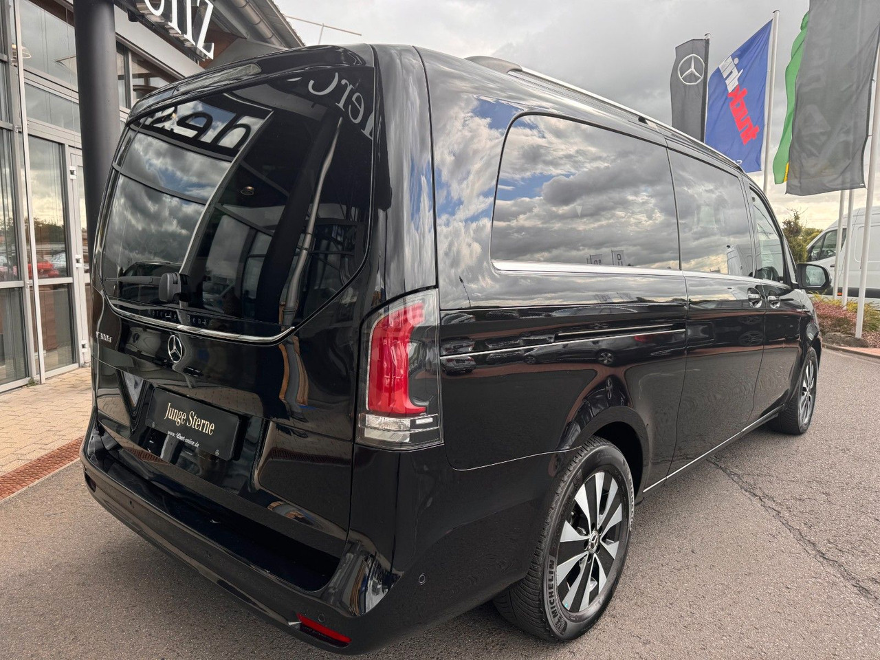 Mercedes-Benz V 300 d AVANTGARDE Extralang 360Kamera Standheiz - Комби: снимка 4 Mercedes-Benz V 300 d AVANTGARDE Extralang 360Kamera Standheiz - Комби: снимка 4