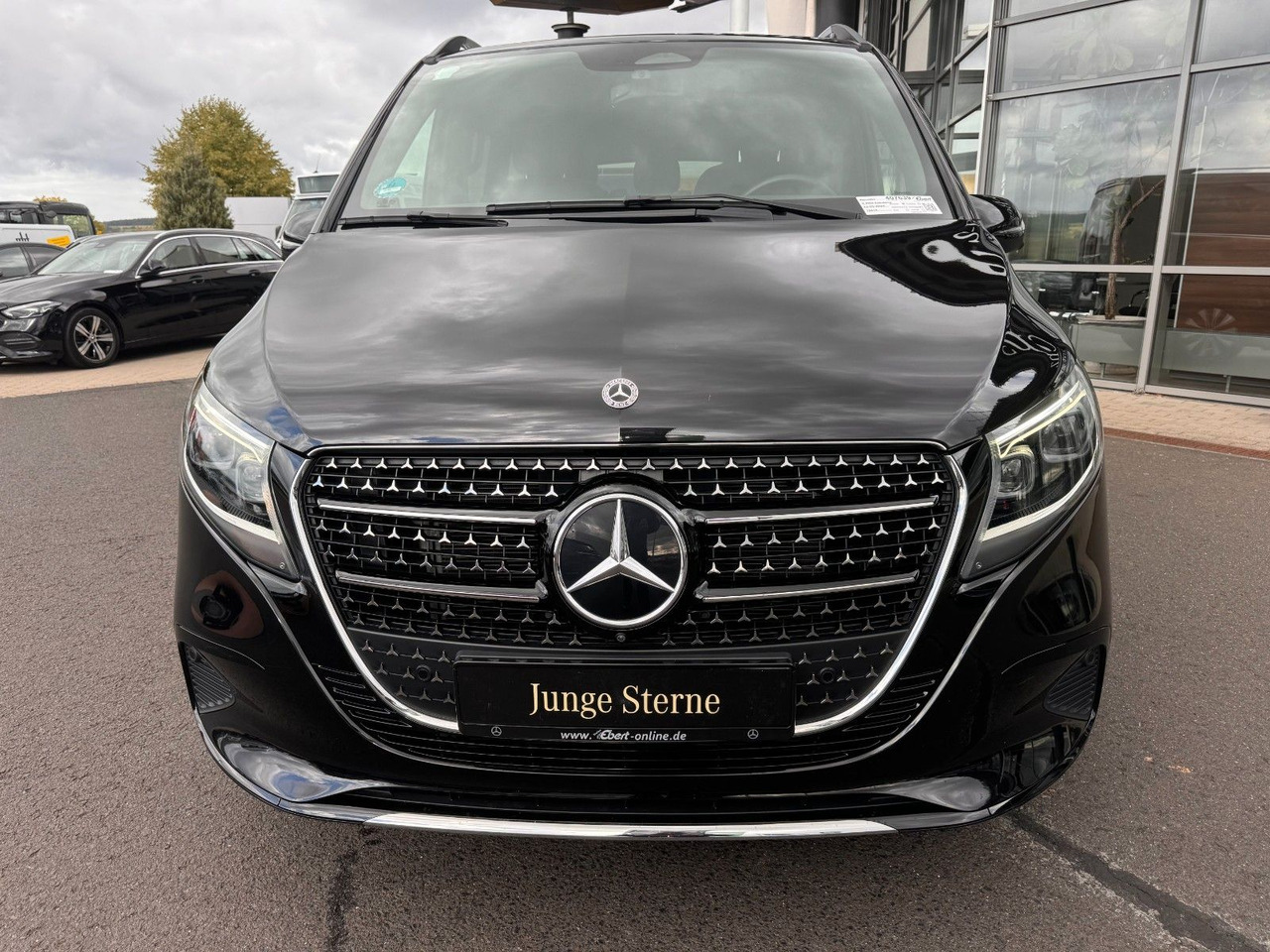 Mercedes-Benz V 300 d AVANTGARDE Extralang 360Kamera Standheiz - Комби: снимка 2 Mercedes-Benz V 300 d AVANTGARDE Extralang 360Kamera Standheiz - Комби: снимка 2