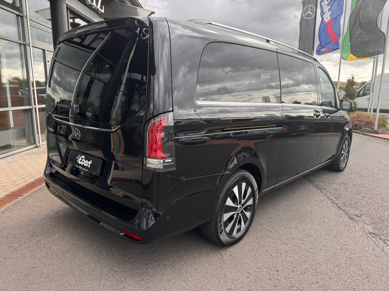 Mercedes-Benz V 300 d AVANTGARDE Extralang 360Kamera Standheiz - Комби: снимка 4 Mercedes-Benz V 300 d AVANTGARDE Extralang 360Kamera Standheiz - Комби: снимка 4