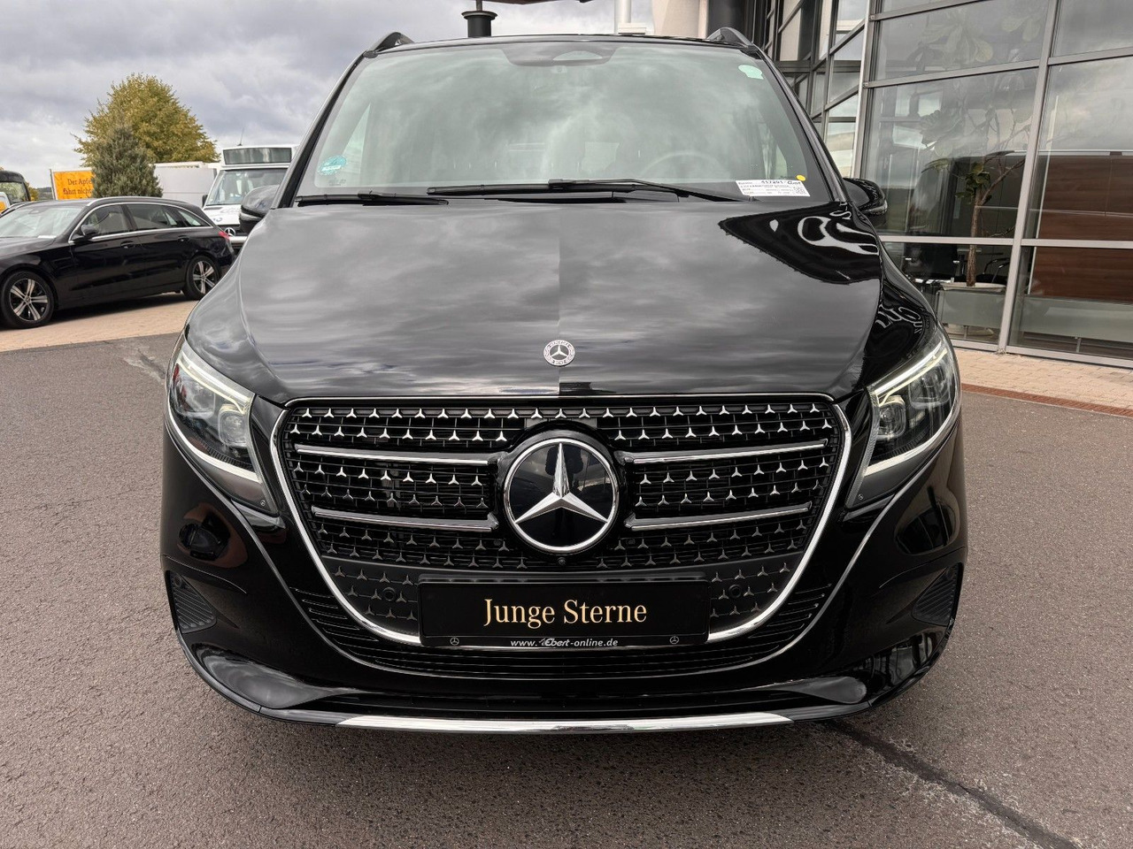 Mercedes-Benz V 300 d AVANTGARDE Extralang 360Kamera Standheiz - Комби: снимка 2 Mercedes-Benz V 300 d AVANTGARDE Extralang 360Kamera Standheiz - Комби: снимка 2