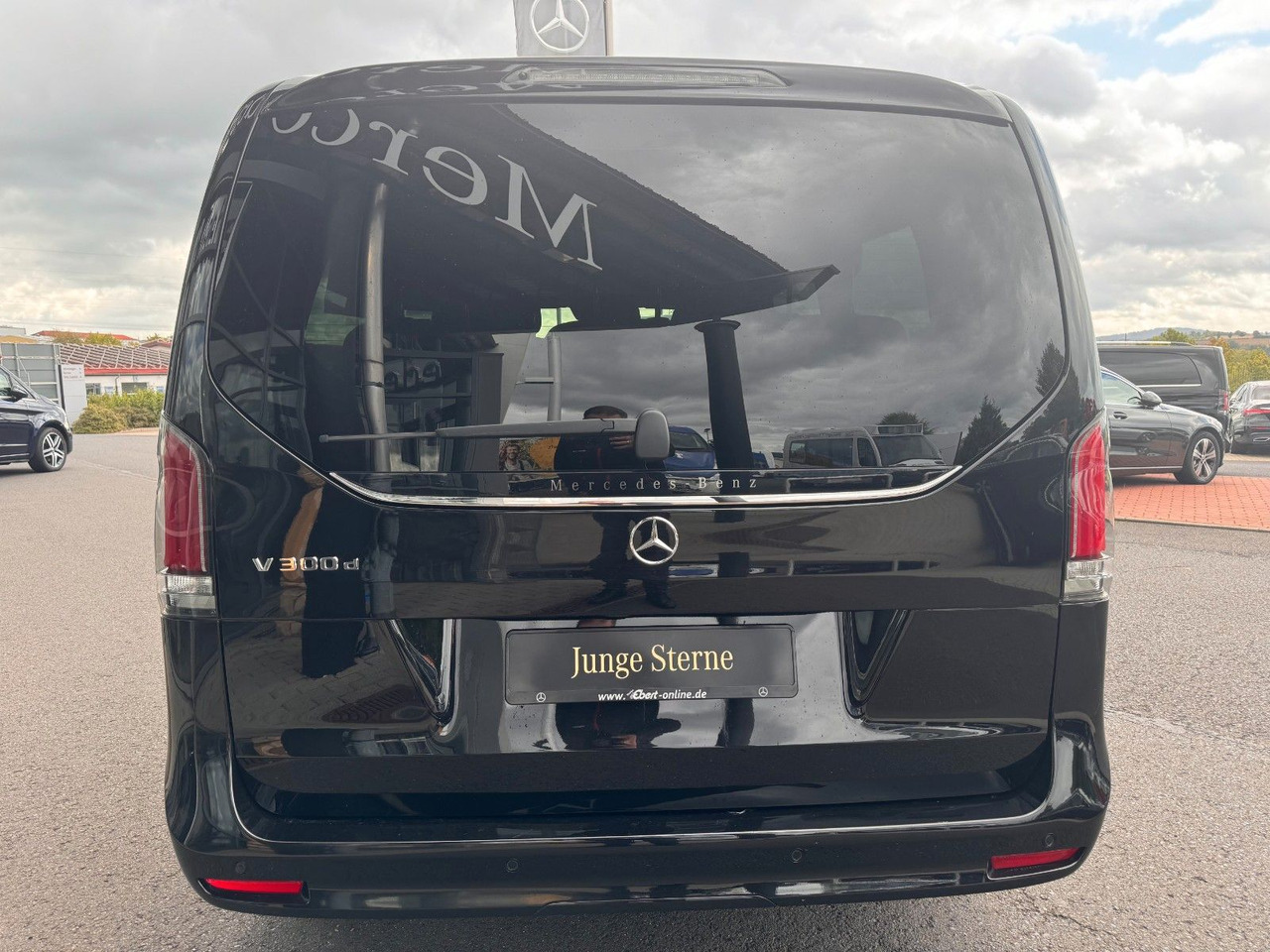 Mercedes-Benz V 300 d AVANTGARDE Extralang 360Kamera Standheiz - Пътнически бус: снимка 5 Mercedes-Benz V 300 d AVANTGARDE Extralang 360Kamera Standheiz - Пътнически бус: снимка 5