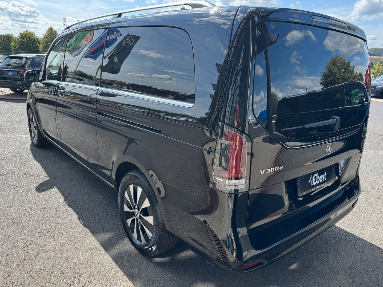 Mercedes-Benz V 300 d AVANTGARDE Extralang 360Kamera Standheiz - Комби: снимка 3 Mercedes-Benz V 300 d AVANTGARDE Extralang 360Kamera Standheiz - Комби: снимка 3