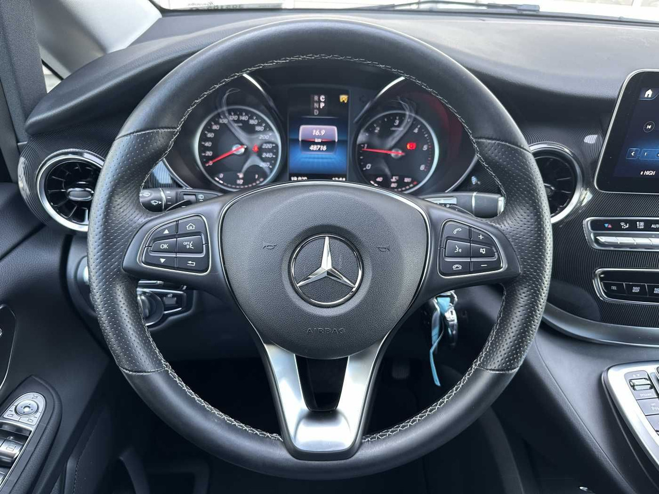 Пътнически бус Mercedes-Benz V 300 d EDITION 4MATIC DISTRONIC AHK LED Kamera: снимка 11 Пътнически бус Mercedes-Benz V 300 d EDITION 4MATIC DISTRONIC AHK LED Kamera: снимка 11