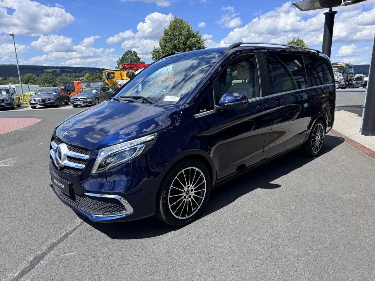 Mercedes-Benz V 300 d EXCLUSIVE EDITION DISTONIC Stdh Panorama - Пътнически бус: снимка 3 Mercedes-Benz V 300 d EXCLUSIVE EDITION DISTONIC Stdh Panorama - Пътнически бус: снимка 3