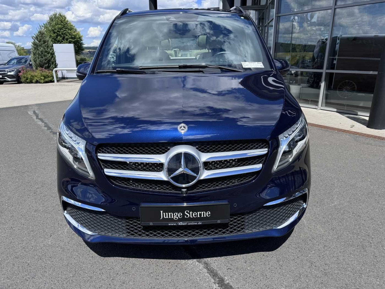 Mercedes-Benz V 300 d EXCLUSIVE EDITION DISTONIC Stdh Panorama - Пътнически бус: снимка 2 Mercedes-Benz V 300 d EXCLUSIVE EDITION DISTONIC Stdh Panorama - Пътнически бус: снимка 2