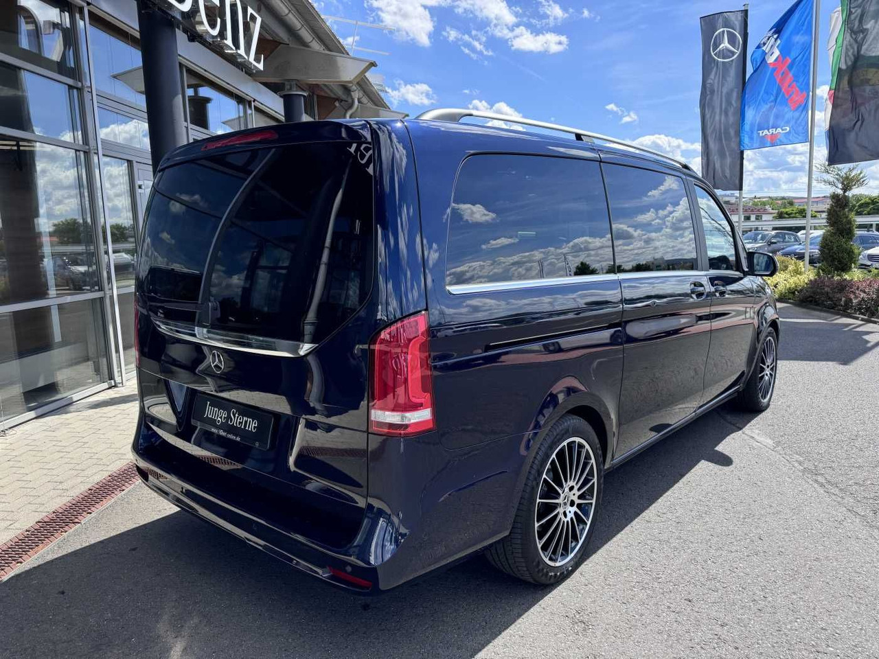 Mercedes-Benz V 300 d EXCLUSIVE EDITION DISTONIC Stdh Panorama - Пътнически бус: снимка 5 Mercedes-Benz V 300 d EXCLUSIVE EDITION DISTONIC Stdh Panorama - Пътнически бус: снимка 5