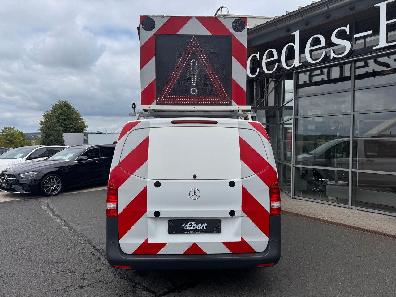 Mercedes-Benz Vito 111 CDI Tourer Begleitfahrzeug BF3+ / WVZ - Малък ван: снимка 2 Mercedes-Benz Vito 111 CDI Tourer Begleitfahrzeug BF3+ / WVZ - Малък ван: снимка 2