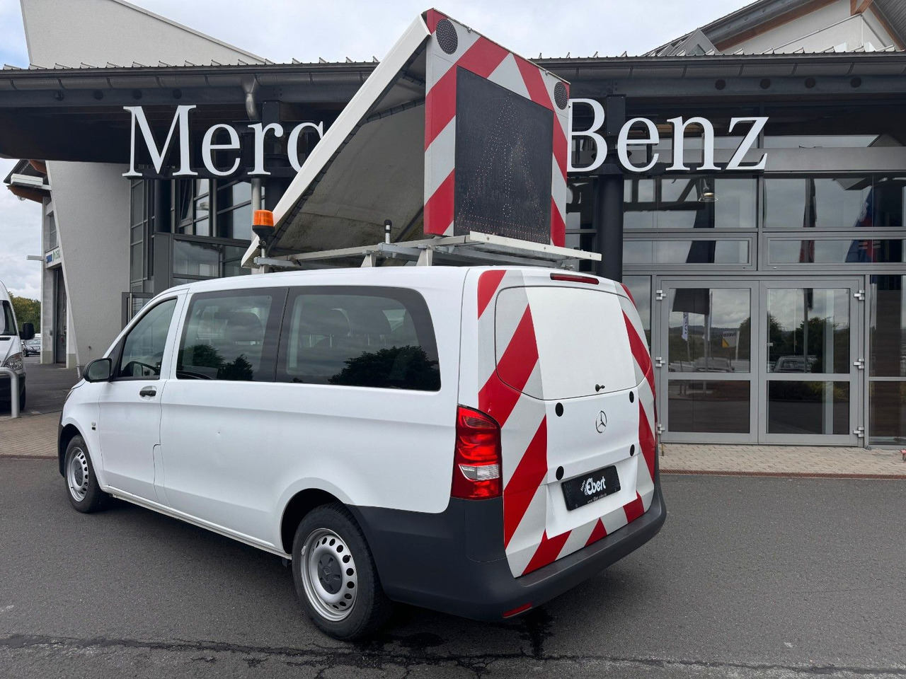 Mercedes-Benz Vito 111 CDI Tourer Begleitfahrzeug BF3+ / WVZ - Малък ван: снимка 1 Mercedes-Benz Vito 111 CDI Tourer Begleitfahrzeug BF3+ / WVZ - Малък ван: снимка 1