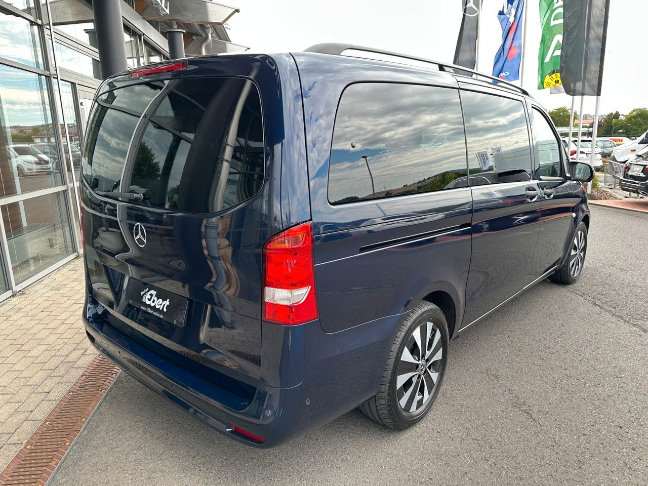 Mercedes-Benz Vito 116 CDI Tourer Pro Liege-Paket Panoramadach - Комби: снимка 4 Mercedes-Benz Vito 116 CDI Tourer Pro Liege-Paket Panoramadach - Комби: снимка 4