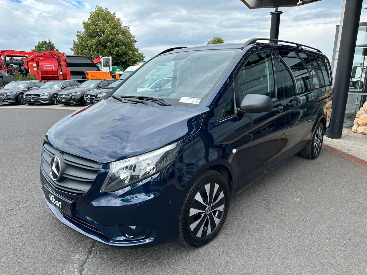 Mercedes-Benz Vito 116 CDI Tourer Pro Liege-Paket Panoramadach - Комби: снимка 3 Mercedes-Benz Vito 116 CDI Tourer Pro Liege-Paket Panoramadach - Комби: снимка 3