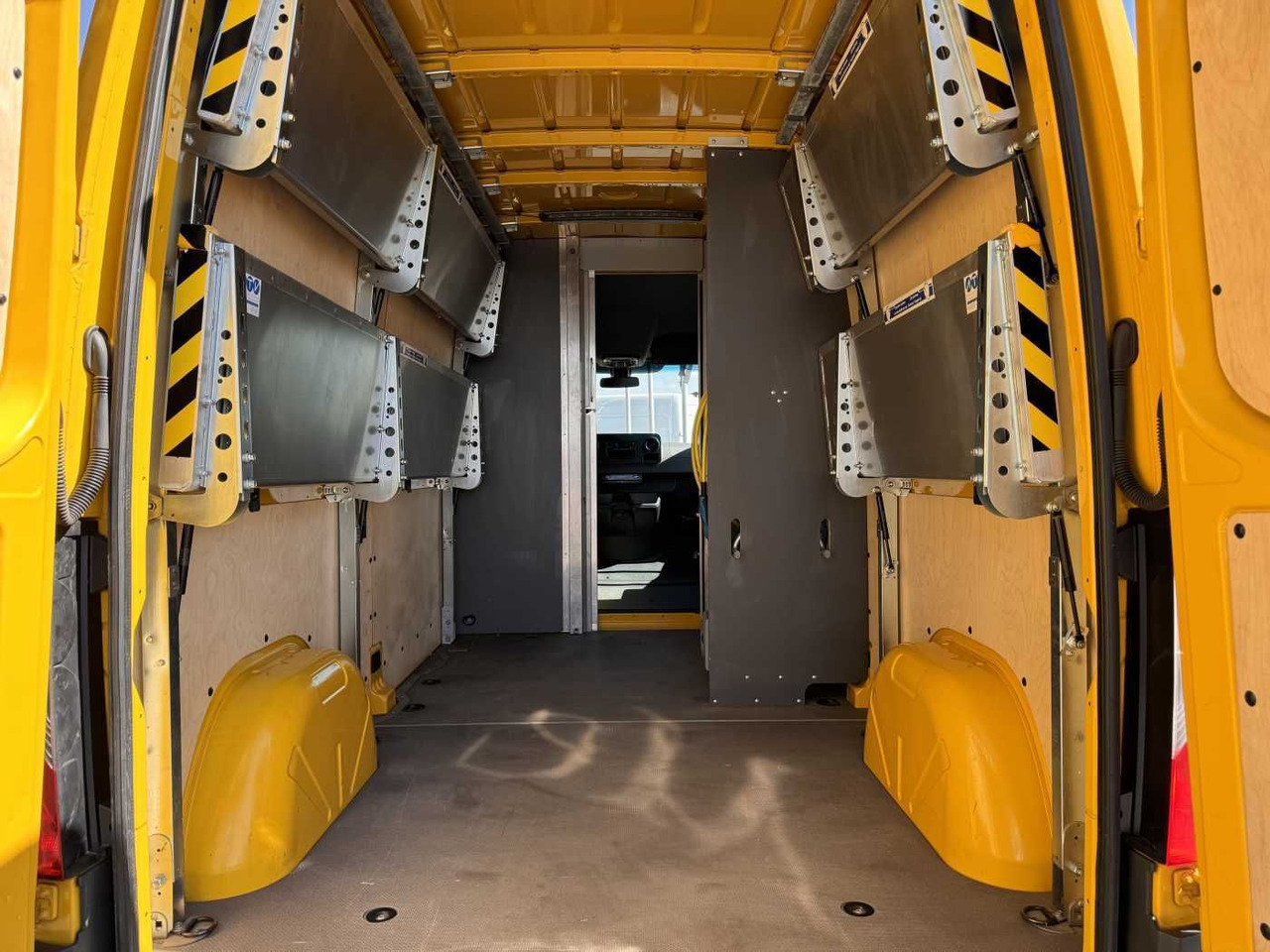 Mercedes-Benz eSprinter 312 KEP-AusbauPaket-Regal Kamera Klima - Товарен бус, Електрически бус: снимка 5 Mercedes-Benz eSprinter 312 KEP-AusbauPaket-Regal Kamera Klima - Товарен бус, Електрически бус: снимка 5